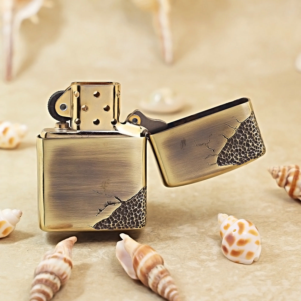 Zippo Armor Antique Brass 'Battle Scarred' - CC12