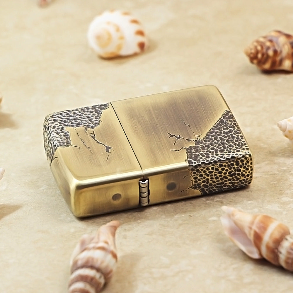 Zippo Armor Antique Brass 'Battle Scarred' - CC12